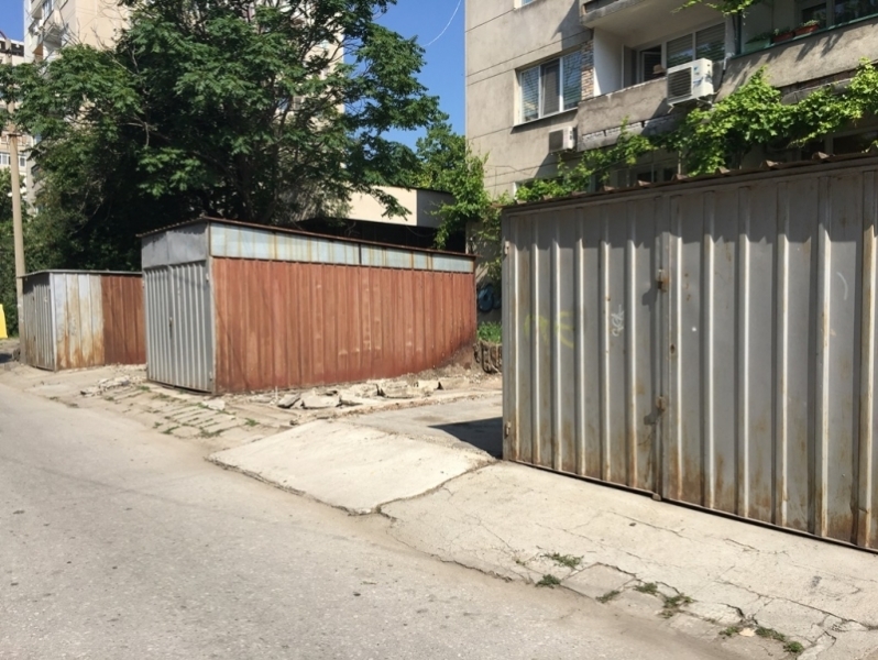 Гаражи в Южен отидоха в историята, ЧСИ погва собствениците на други