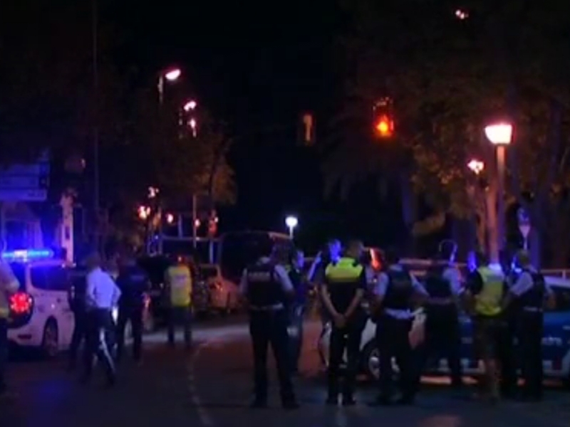 Втори атентат край Барселона! Кола се вряза в тълпа СНИМКА