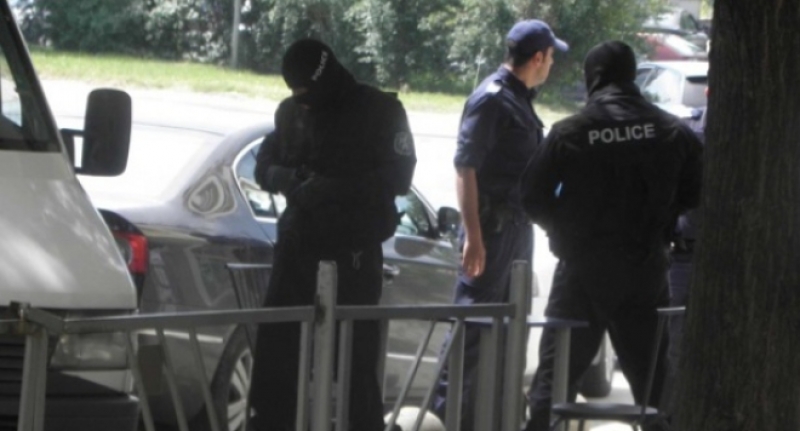 Спецакция на полицията в Пазарджик! Разбиха група, правила фалшиви регистрации на коли