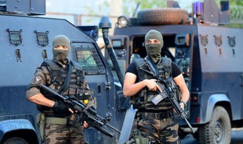Предотвратиха терористичен акт в Истанбул! Турски полицаи заловиха двама джихадисти