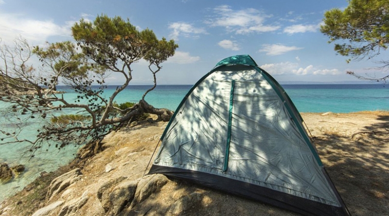 Арестуваха трима българи заради палатки в Гърция