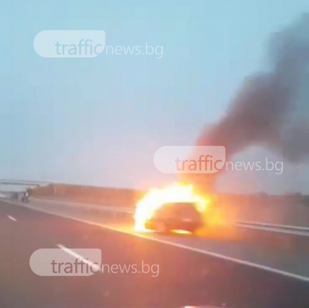Кола избухна в пламъци на магистрала Тракия СНИМКИ