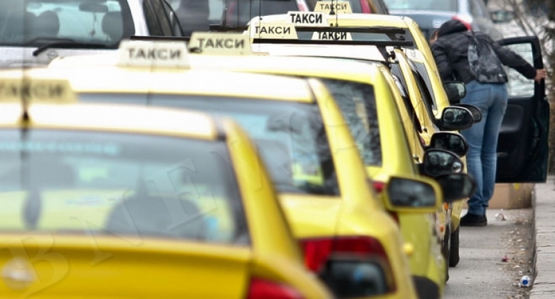 16-годишно момиче от Стара Загора роди в такси