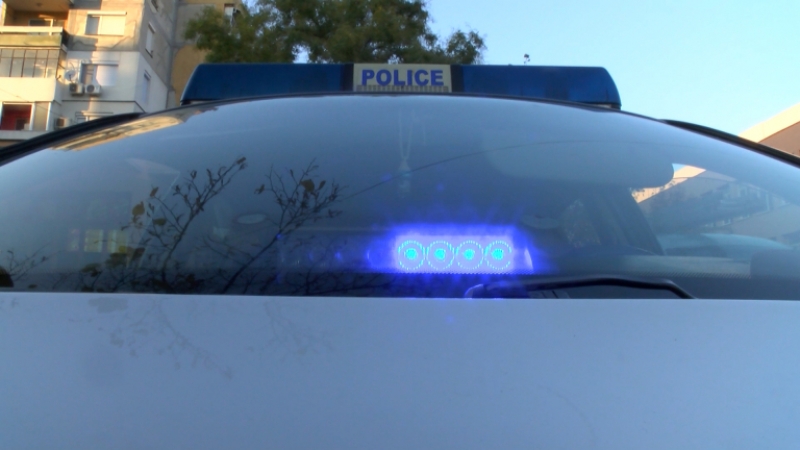 Въоръжени с автомати изстреляха цял пълнител по гараж на бизнесмен