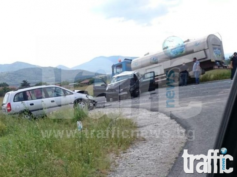 Цистерна помля мерцедес! Шофьорът загина намясто, друг е ранен тежко