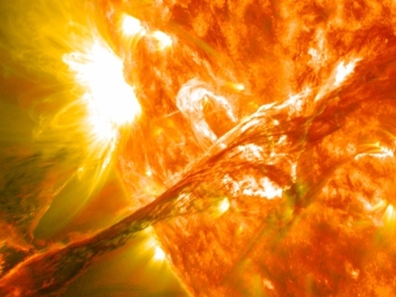 Учени прогнозират фатално изригване на Слънцето