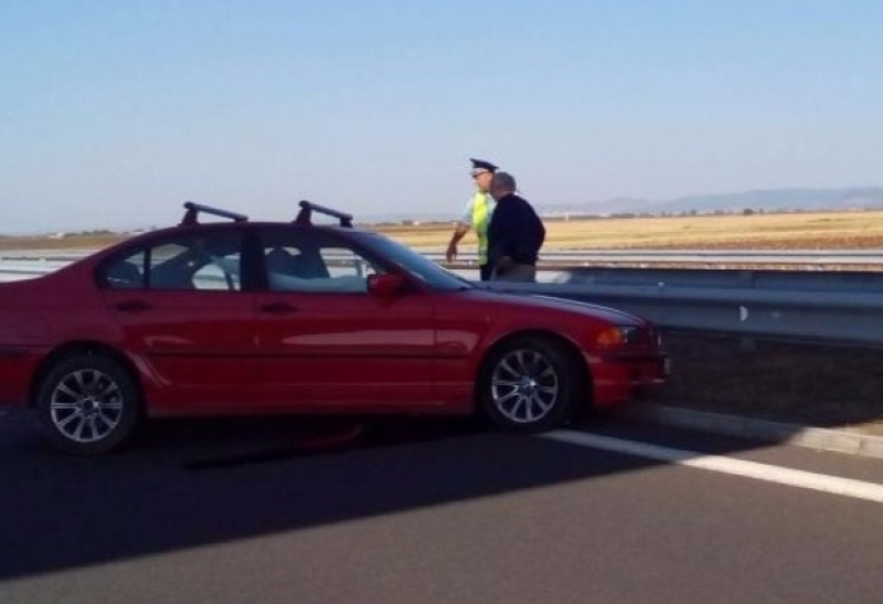 БМВ се вряза в мантинелата на АМ Тракия, движението е отклонено СНИМКИ