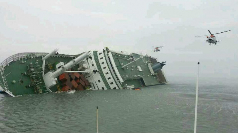 Ферибот със 120 души на борда потъна, 22-ма загинаха