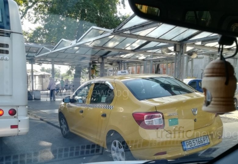 Таксиджия изнагля брутално! Курдиса се на спирката на Централна гара СНИМКИ