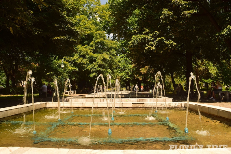 Преобразяват Градската градина на Пловдив! Правят нови водни ефекти, цветни арки и скален кът