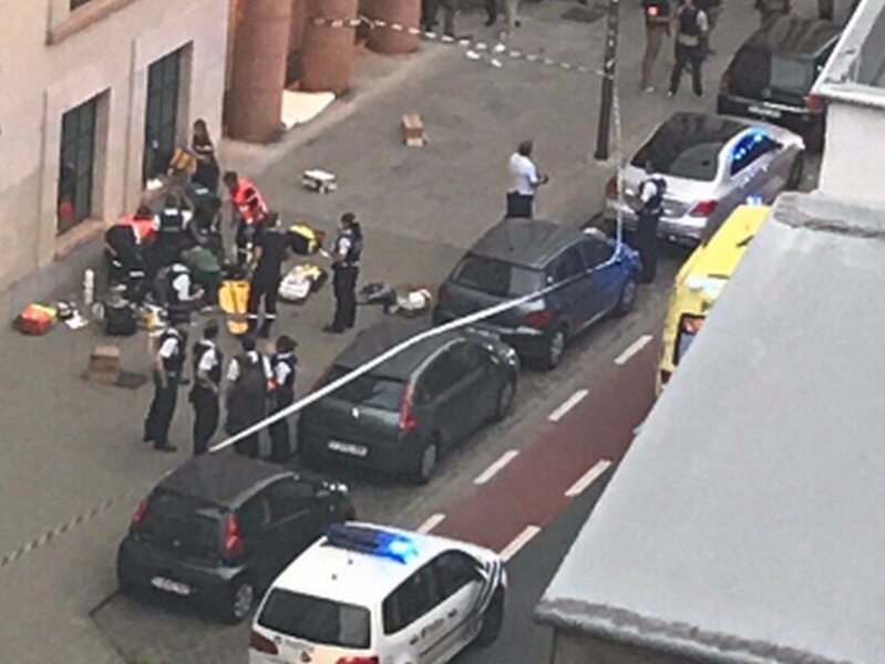 Мъж връхлетя с мачете върху войници в Брюксел СНИМКА