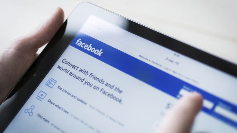 Фейсбук спира парите от реклама заради фалшиви новини в социалната мрежа