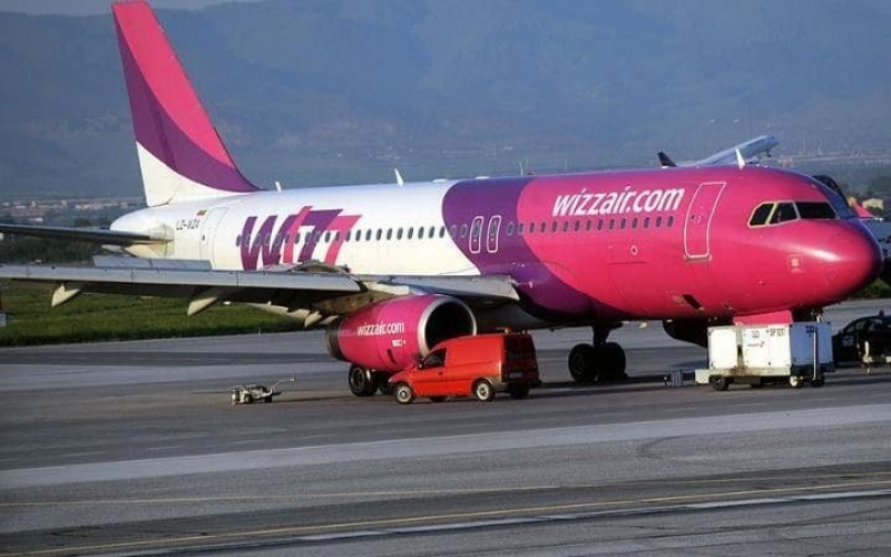 Свалиха 23 пътници от самолет на Wizz air, нямало места!