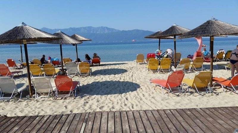 Скандал на плаж в Гърция, забраниха на мюсюлманка да влезе във водата СНИМКА