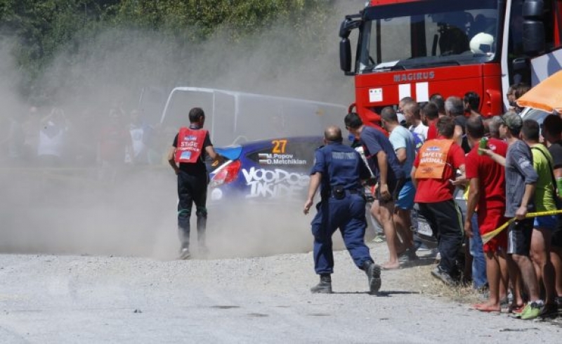 Коли по таван и линейки на пътя по време на рали Сливен