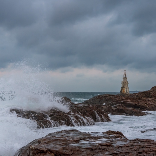 Фекални води се изливат в морето край Ахтопол