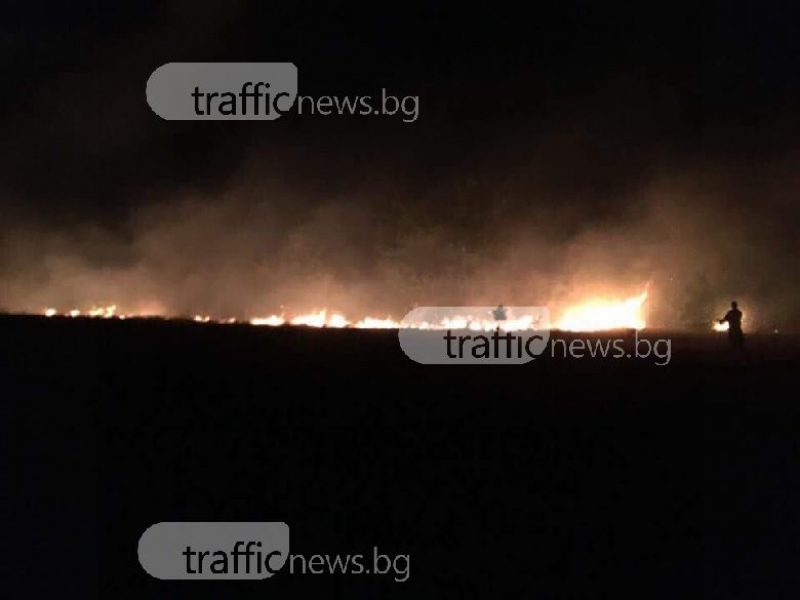 Голям пожар вилня край Куклен, седем пожарни гасиха пламъците СНИМКИ