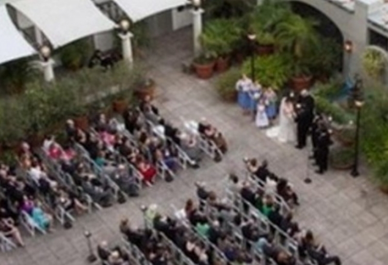 Младоженци си поръчаха дрон да снима сватбата и... изпаднаха в потрес СНИМКИ