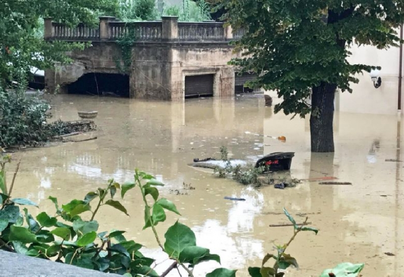 Опустошителни наводнения в Италия, шест души загинаха СНИМКИ