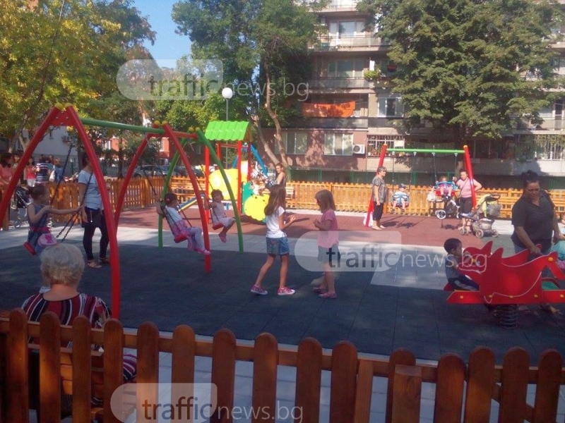 Вандали разбиха нова детска площадка в Кючука пет пъти за седмица ВИДЕО