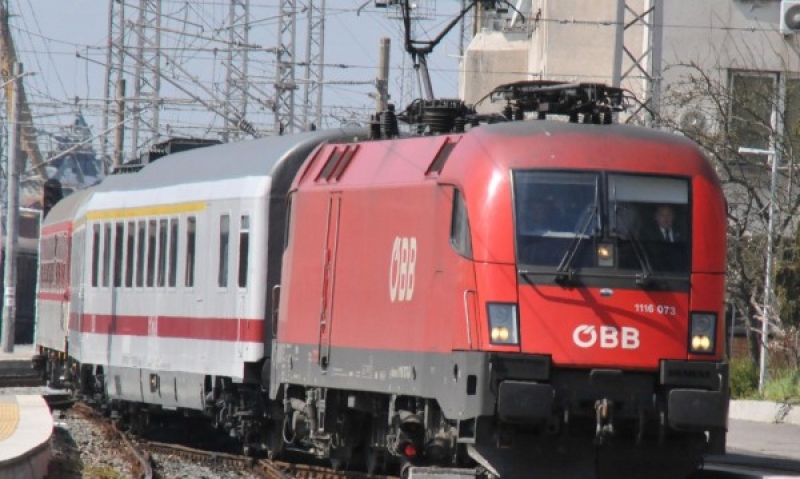 Влакът от Бургас за София закъса! Два часа пътниците блокирани