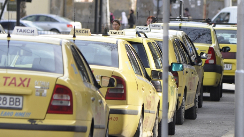 Разследване разкри как таксиметровите шофьори си слагат “помпи“ на апаратите ВИДЕО