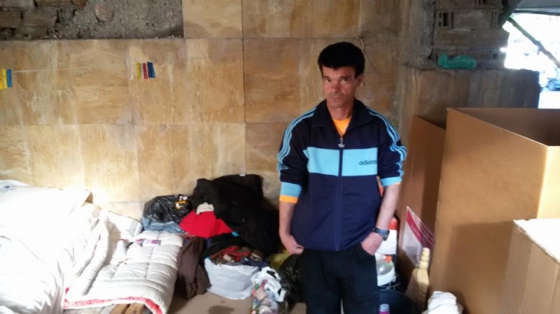Болен мъж живее месеци наред на улицата в Смолян, социалните вдигат ръце СНИМКИ