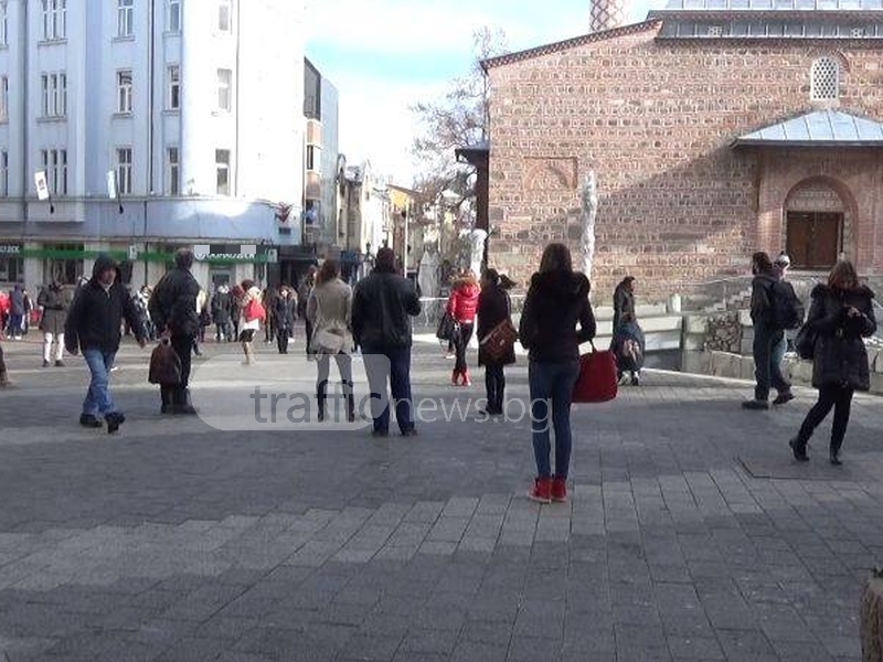 Респект! Служител на Общинска охрана намери портмоне с много пари и го върна на пловдивчанин