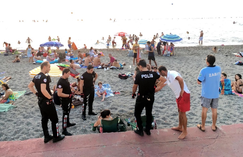 Арестуваха лекарки на плаж в Турция - пиели бира СНИМКА