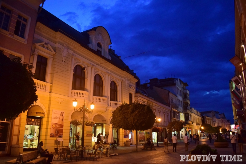 Музеи и галерии в Пловдив отварят врати тази нощ! Хиляди души се стичат в центъра