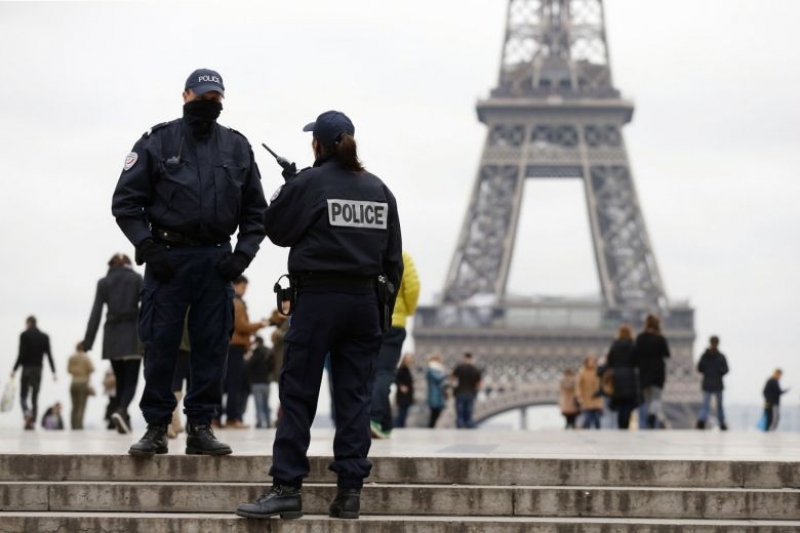 Нападение срещу военен в Париж с викове към Аллах и хладно оръжие