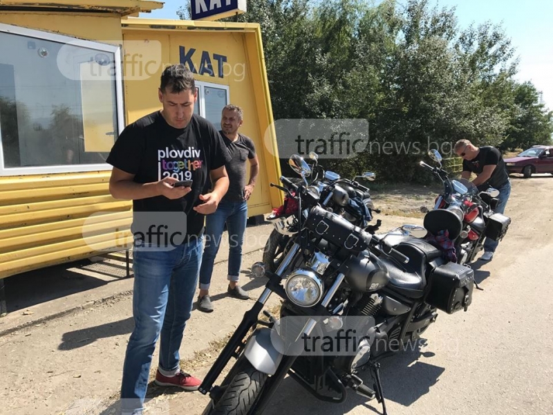 Борисов пристига край Пловдив, кметът го чака с мотор СНИМКИ