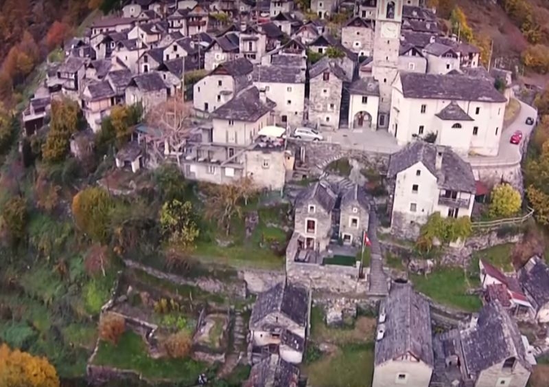 Най-малкото село в Швейцария става хотел ВИДЕО