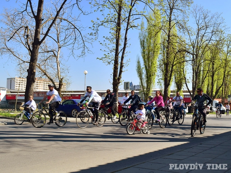 Деца подкрепят карането на колело в Пловдив с рисунки, награждават ги със смартфон и велосипед