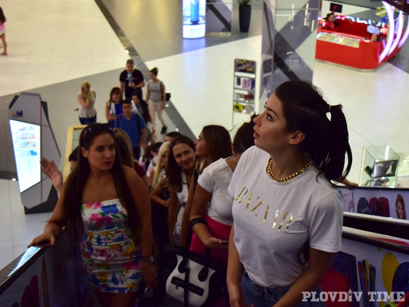 Миски от цял свят атакуваха пловдивски мол СНИМКИ