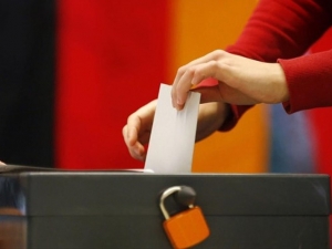 Германците гласуват, ще остане ли Меркел на власт?