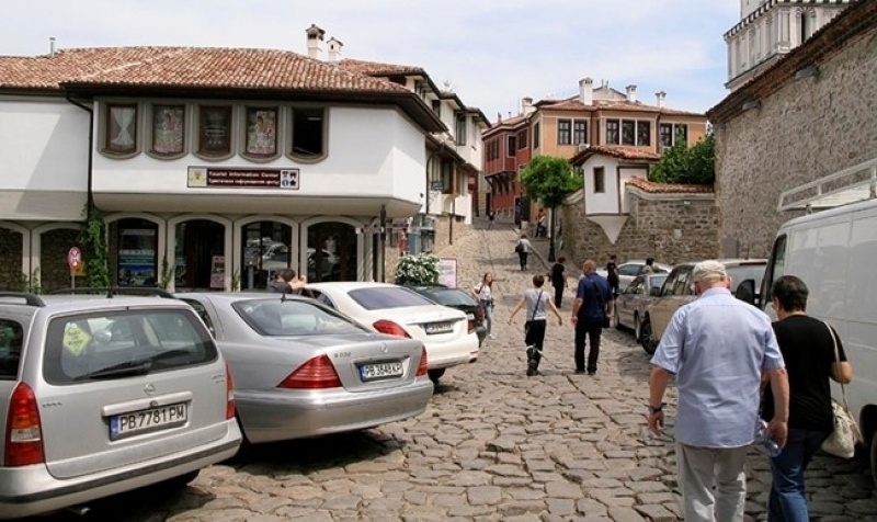 Стария град остана без вода днес, ремонт блокира и две улици