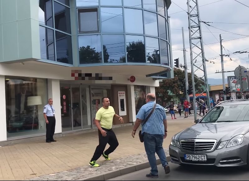Нова агресия на пътя: Шамари се раздават на кръстовище в Кючука ВИДЕО