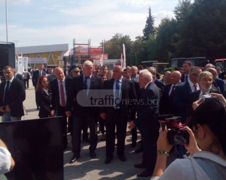 Бойко Борисов откри Техническия панаир в Пловдив, хвали икономическото ни развитие СНИМКИ