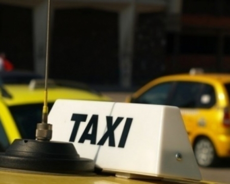 Спипаха таксиметров шофьор без книжка и разрешително в Пловдивско