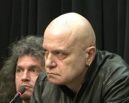 Слави Трифонов прави кастинг за политици