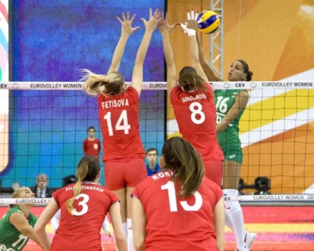 Волейболистките изпуснаха шампиона, минават през плейоф