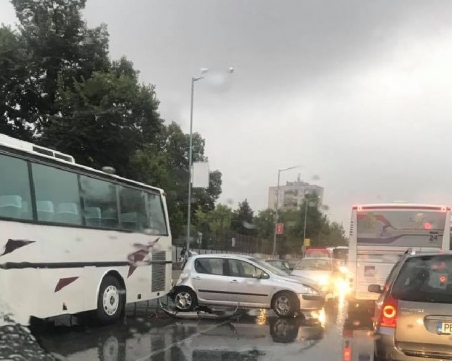 Катастрофа затапи Пещерско шосе СНИМКИ