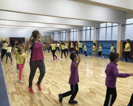 Над 400 ученици тренираха с кмета на “Тракия“ в нов спортен салон СНИМКИ