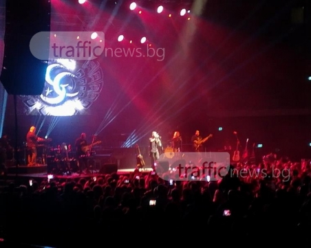 Гласът на “Годсмак“ Съли Ерна омагьоса българските зрители СНИМКИ