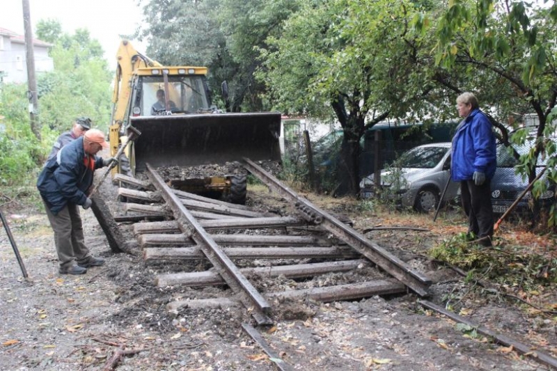 Махат неизползваема жп линия в Смирненски, за да прекарат нова улица СНИМКИ