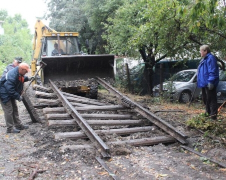 Махат неизползваема жп линия в Смирненски, за да прекарат нова улица СНИМКИ