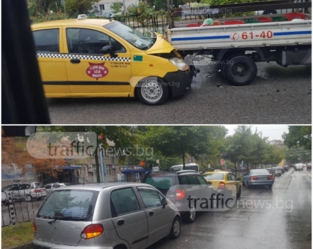 В дъждовното време: Катастрофа след катастрофа по пловдивските булеварди СНИМКИ