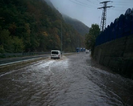 5 правила за шофиране в дъждовно време