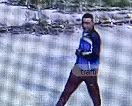 Непознат нахлу в къща край Пловдив докато стопанката е вътре, камера го засне ВИДЕО